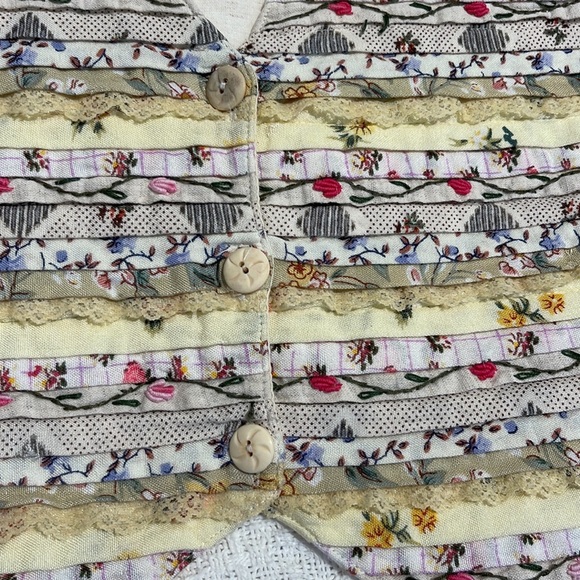 Vest - Picture 6 of 10